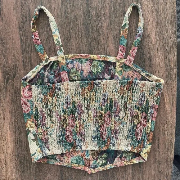 Discreet Pink and Green Sleeveless Bustier Camisole - Picture 3 of 4